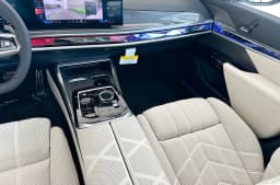 BMW 7 Series 750e xDrive Plug-In Hybrid 2026 — side view