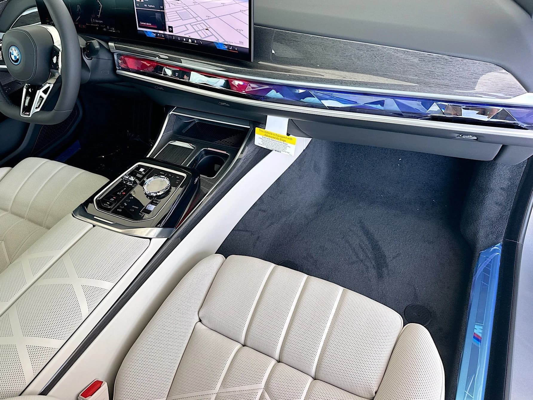 BMW 7 Series 750e xDrive Plug-In Hybrid 2026 — side view