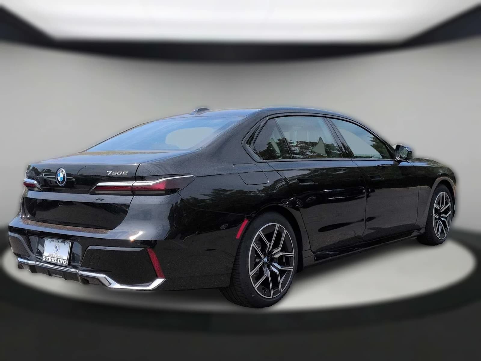 BMW 7 Series 750e xDrive Plug-In Hybrid 2026 — side view