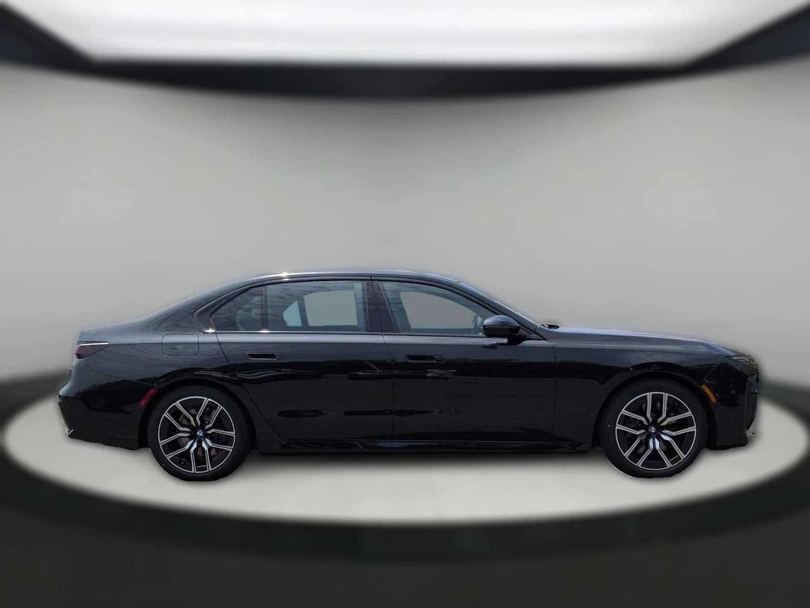 BMW 7 Series 750e xDrive Plug-In Hybrid 2026 — side view