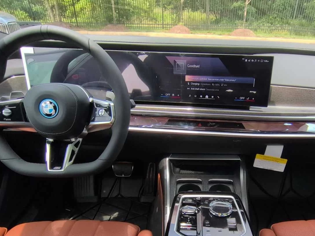 BMW 7 Series 750e xDrive Plug-In Hybrid 2026 — side view