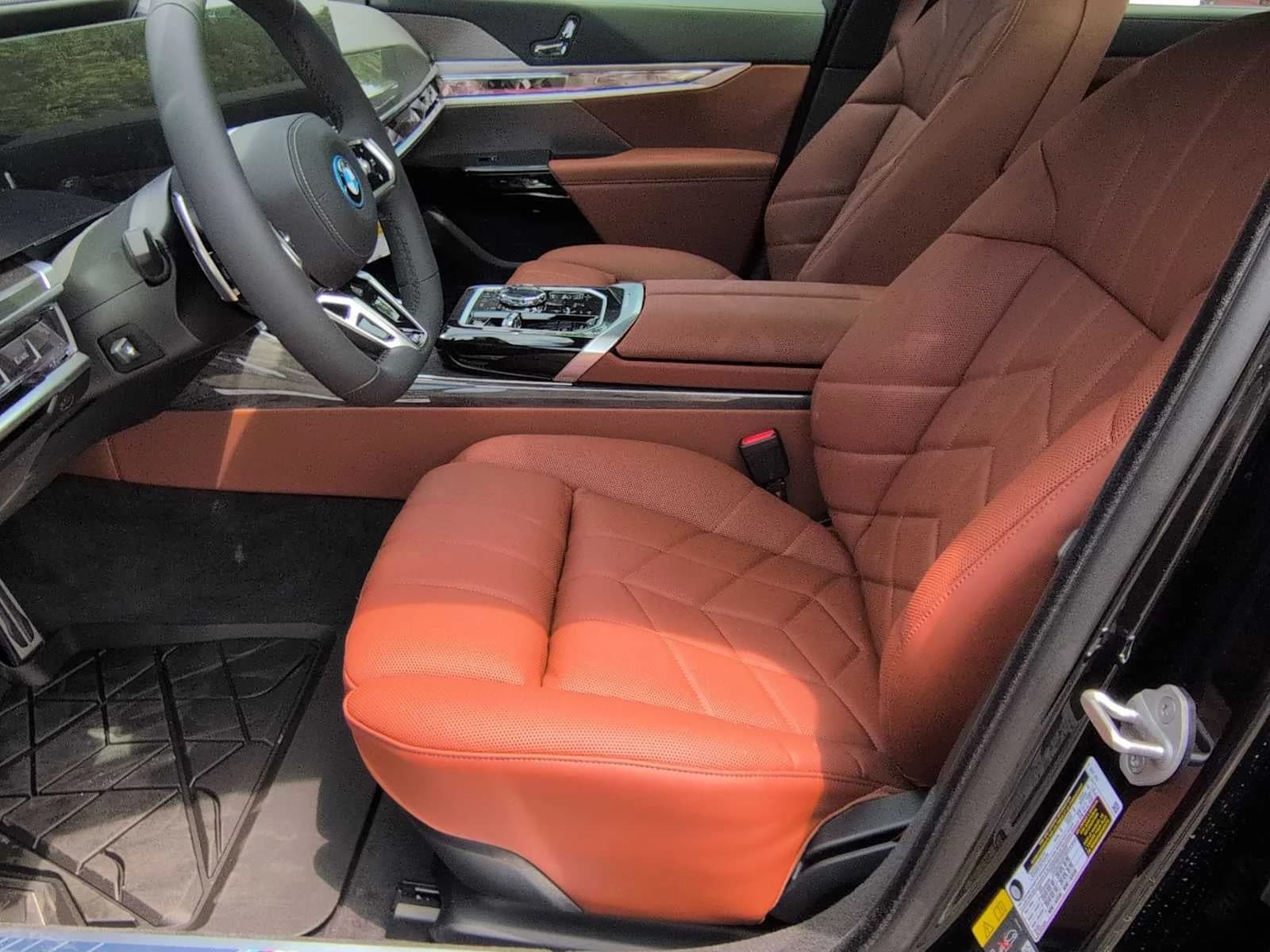 BMW 7 Series 750e xDrive Plug-In Hybrid 2026 — side view