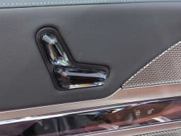 BMW 7 Series 750e xDrive Plug-In Hybrid 2026 — side view