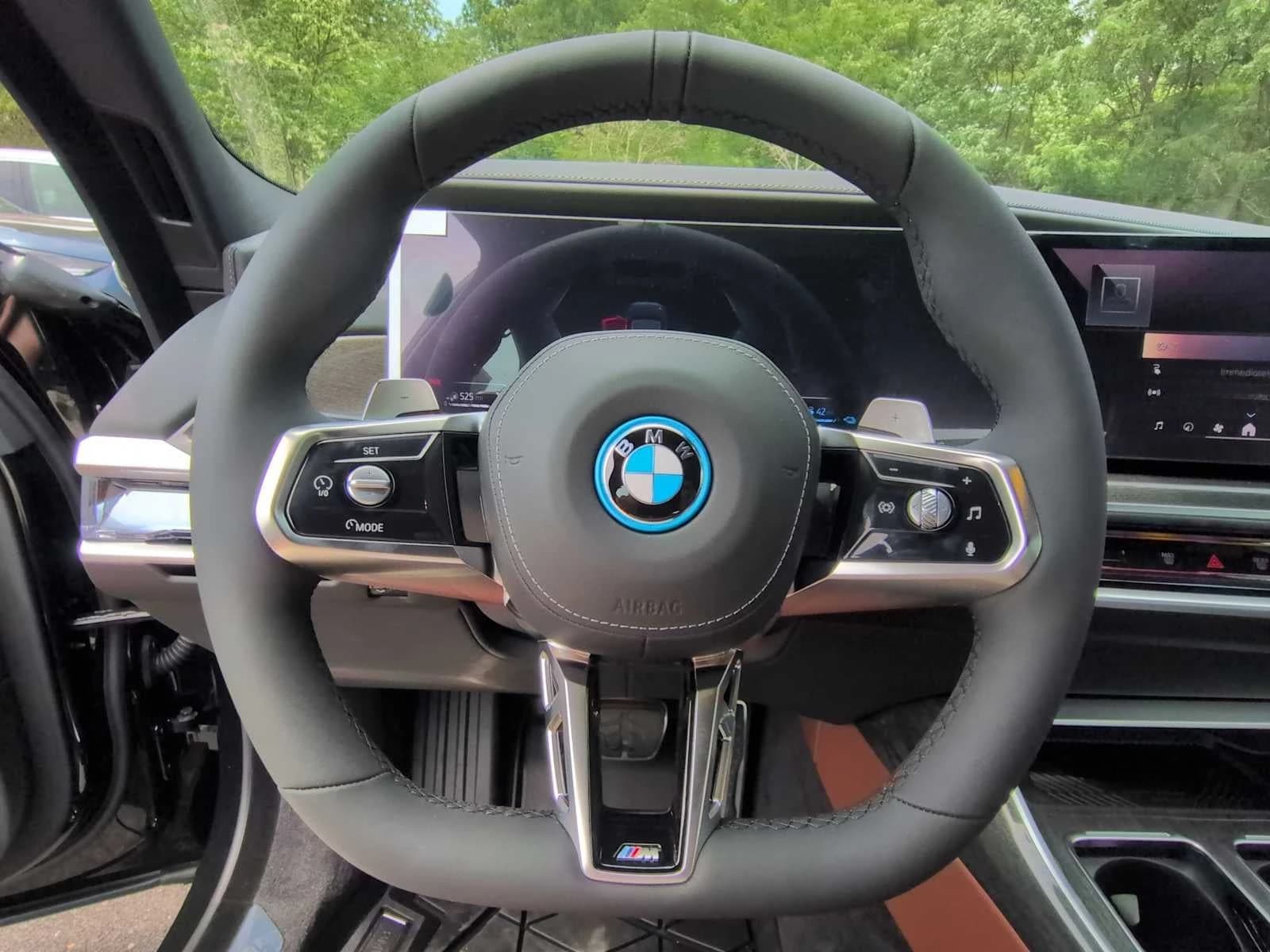 BMW 7 Series 750e xDrive Plug-In Hybrid 2026 — side view