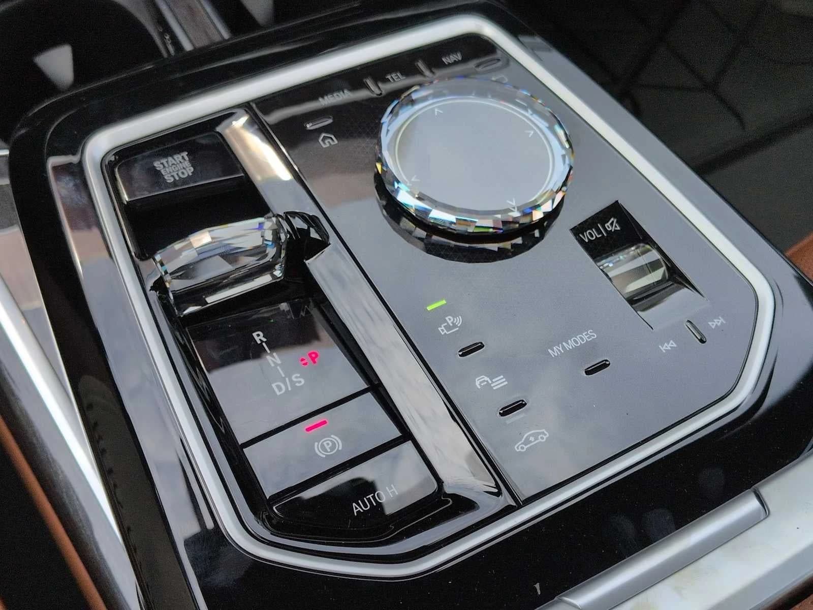 BMW 7 Series 750e xDrive Plug-In Hybrid 2026 — side view