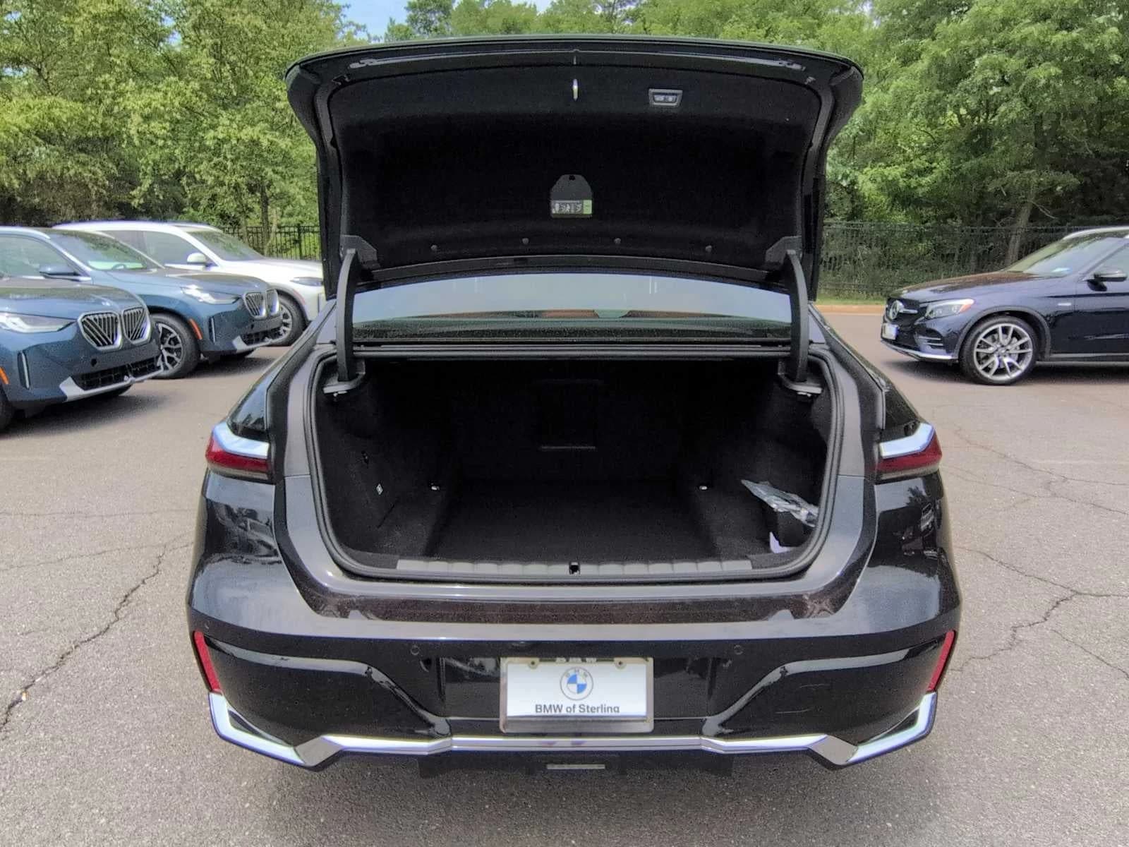 BMW 7 Series 750e xDrive Plug-In Hybrid 2026 — side view