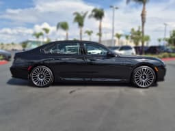 BMW 7 Series 750e xDrive Plug-In Hybrid 2026 — side view