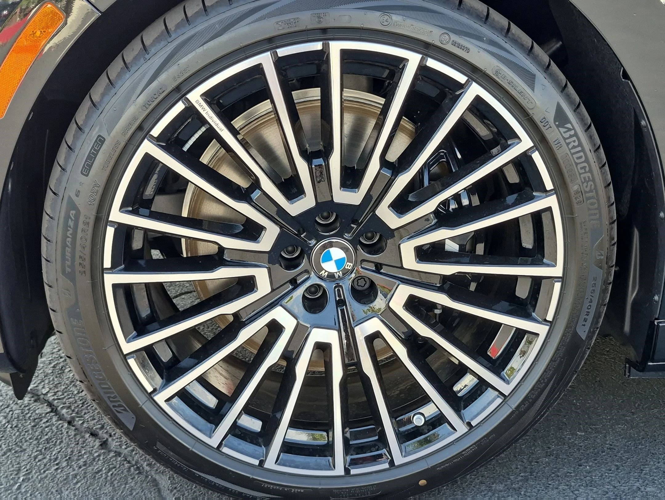 BMW 7 Series 750e xDrive Plug-In Hybrid 2026 — side view