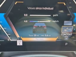 BMW 7 Series 750e xDrive Plug-In Hybrid 2026 — side view