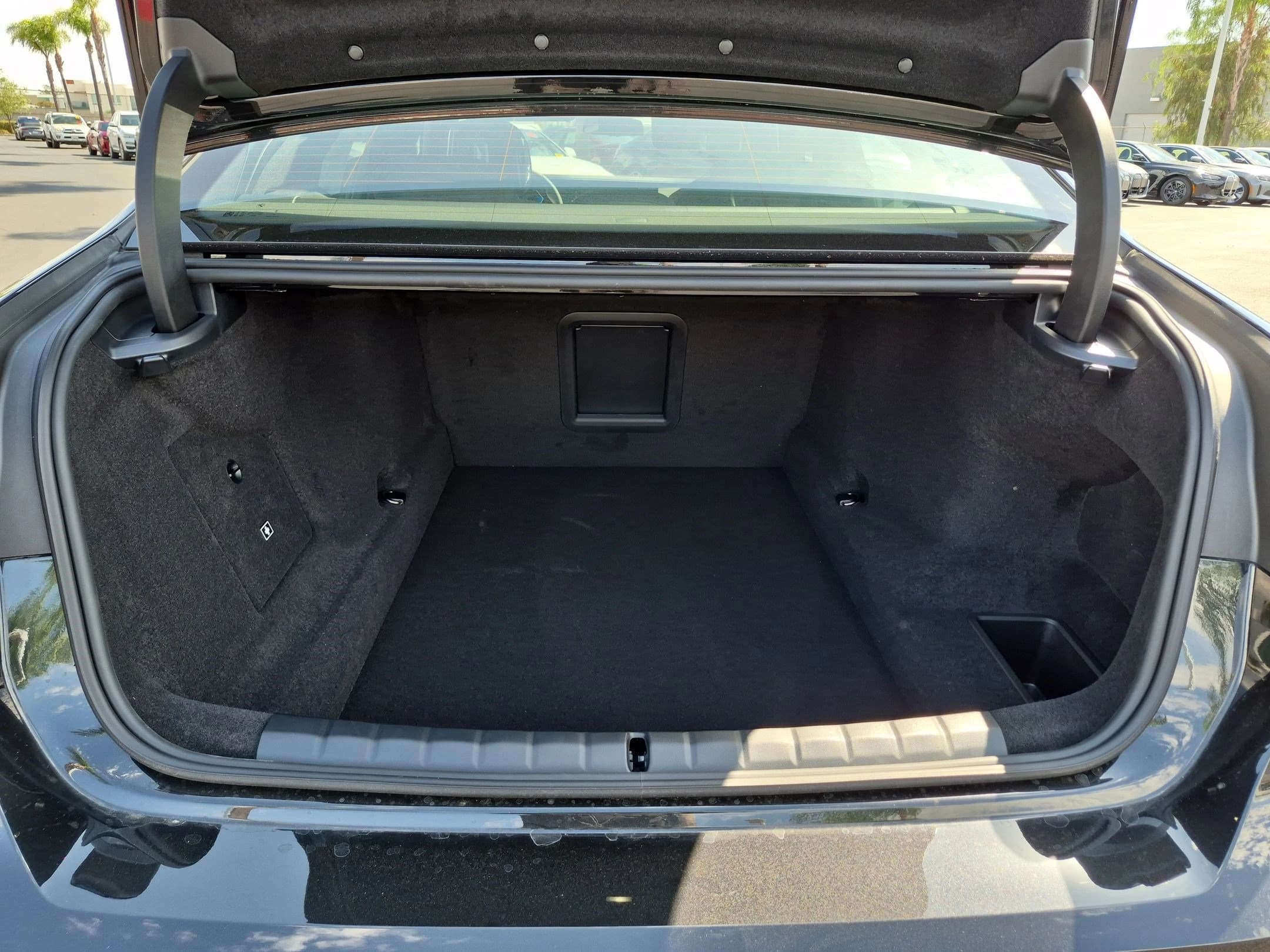 BMW 7 Series 750e xDrive Plug-In Hybrid 2026 — side view
