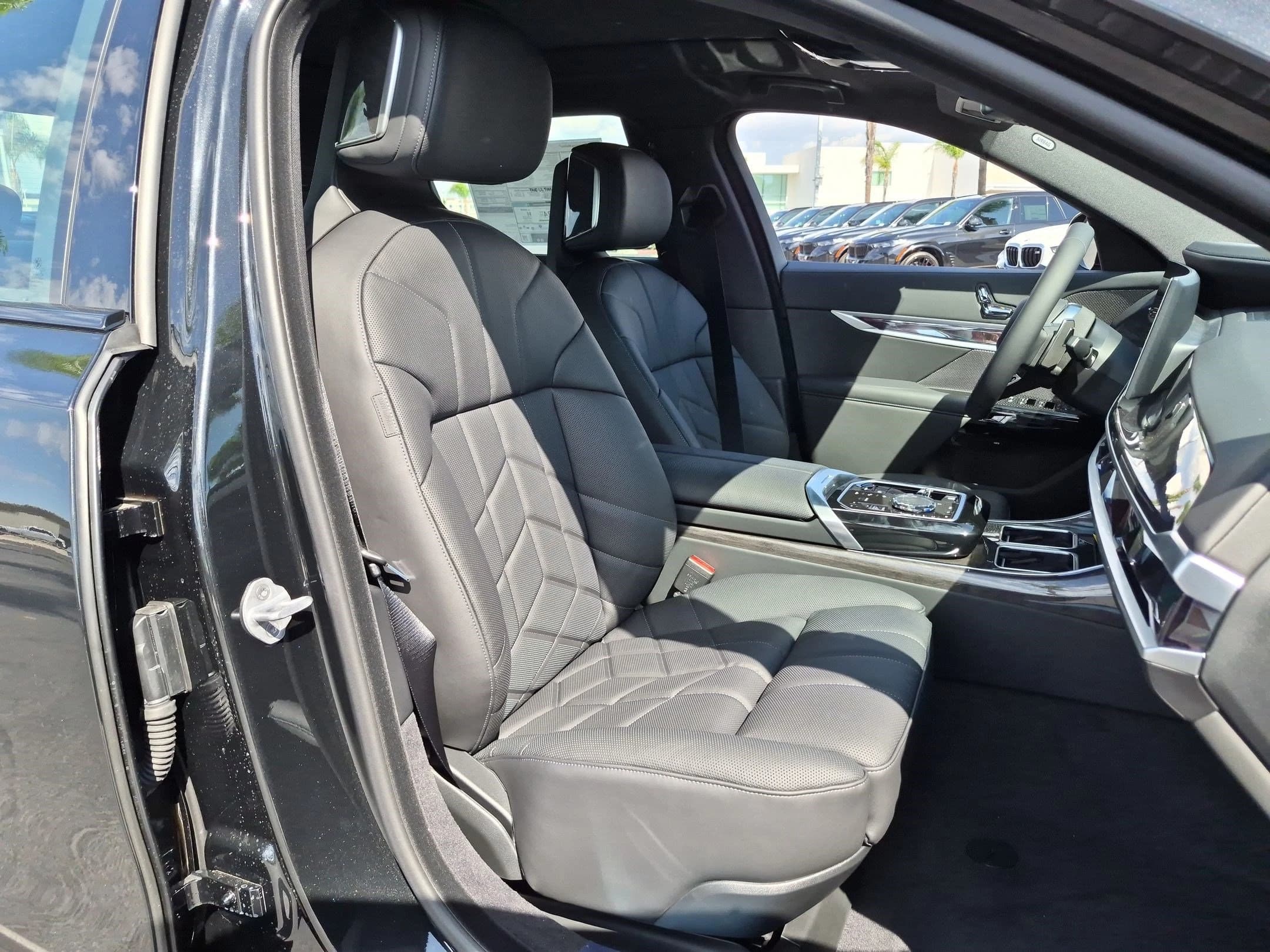 BMW 7 Series 750e xDrive Plug-In Hybrid 2026 — side view