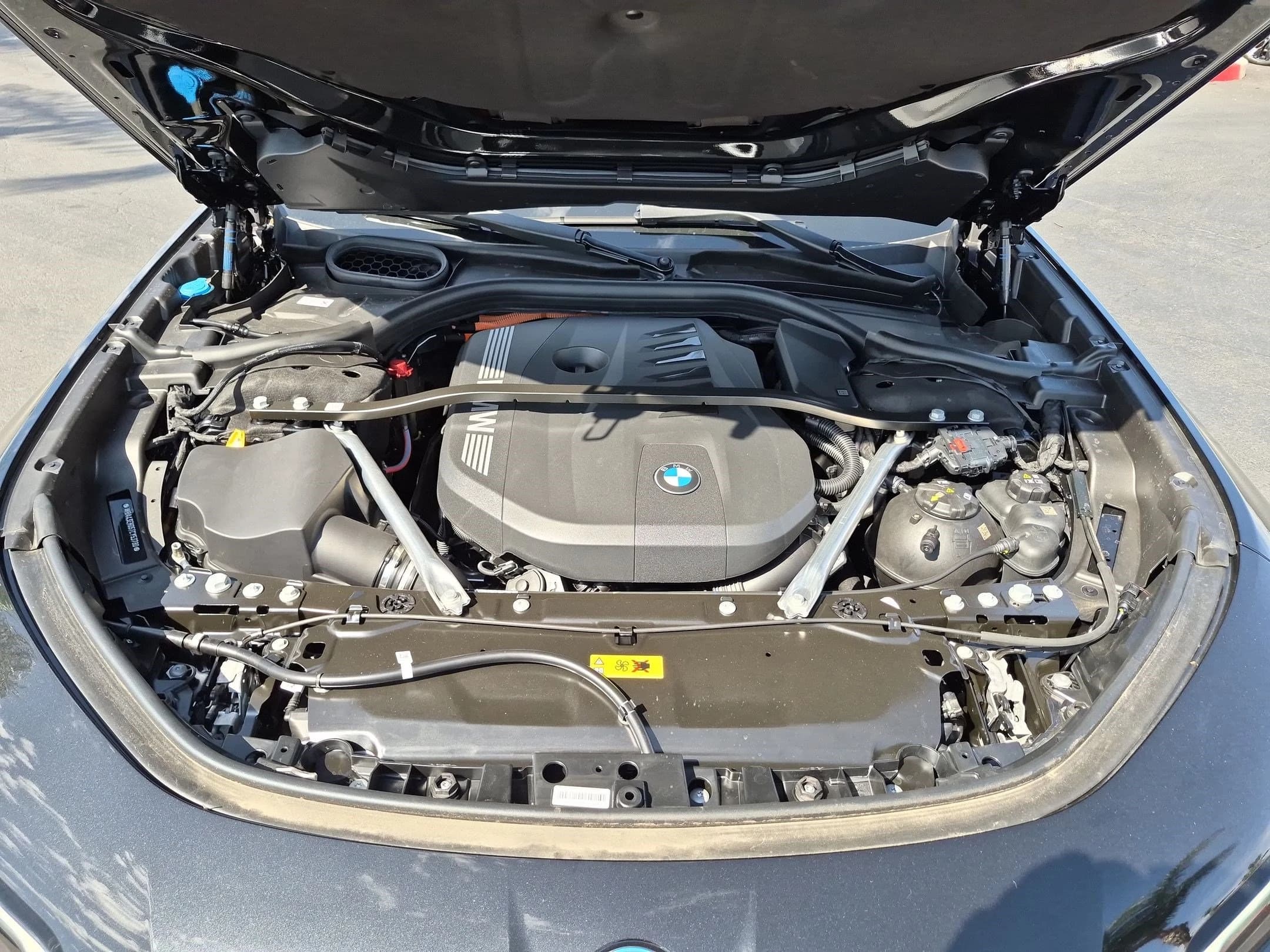 BMW 7 Series 750e xDrive Plug-In Hybrid 2026 — side view