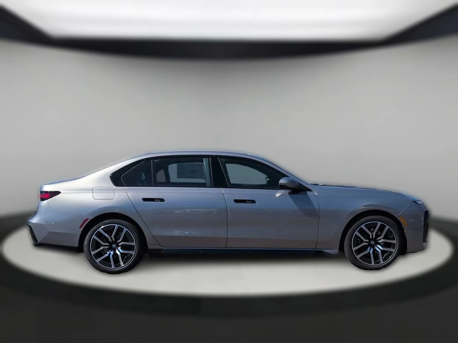 BMW 7 Series 750e xDrive Plug-In Hybrid 2026 — side view