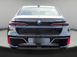 BMW 7 Series 750e xDrive Plug-In Hybrid 2026 — side view