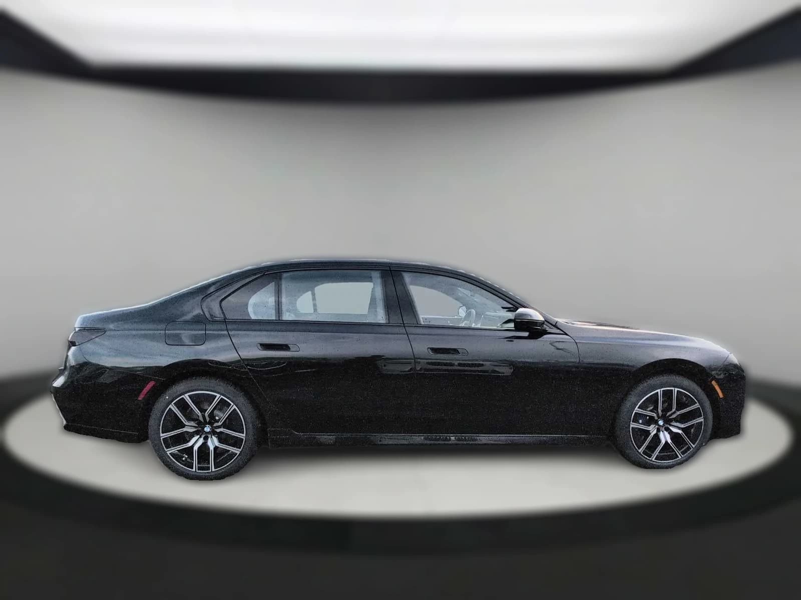 BMW 7 Series 750e xDrive Plug-In Hybrid 2026 — side view