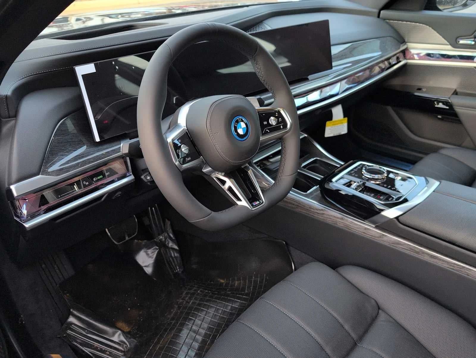 BMW 7 Series 750e xDrive Plug-In Hybrid 2026 — side view
