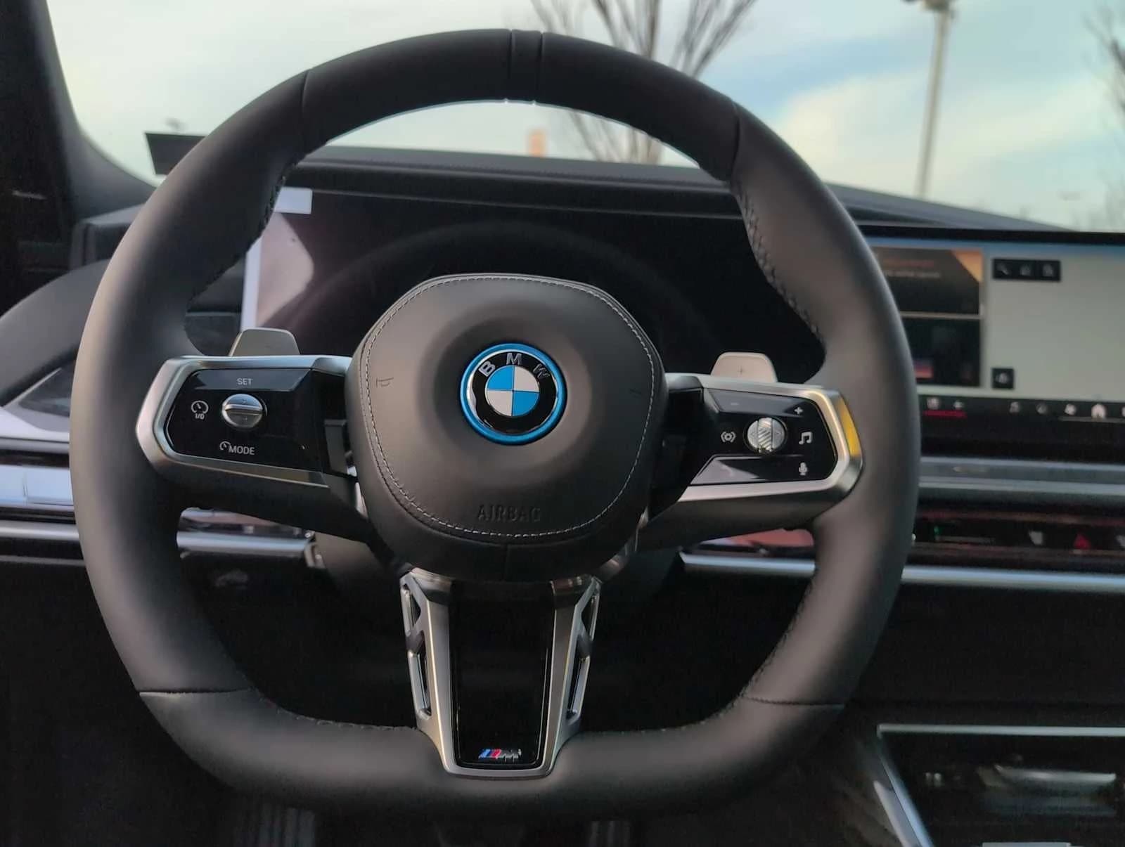 BMW 7 Series 750e xDrive Plug-In Hybrid 2026 — side view