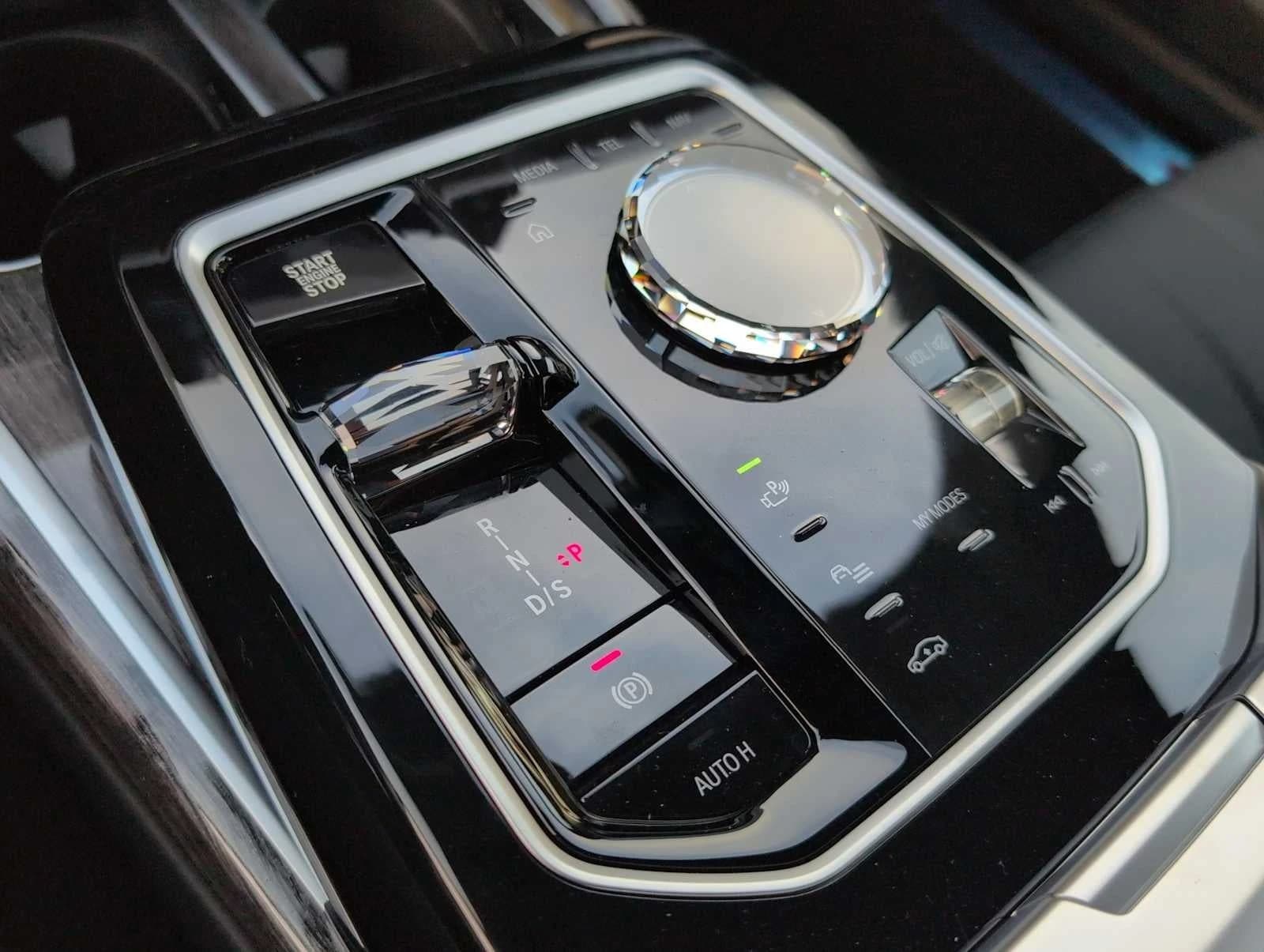 BMW 7 Series 750e xDrive Plug-In Hybrid 2026 — side view