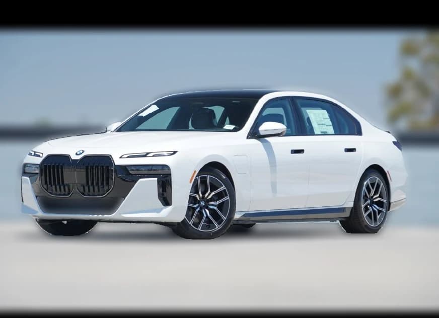 BMW 7 Series 750e xDrive Plug-In Hybrid 2026 — side view
