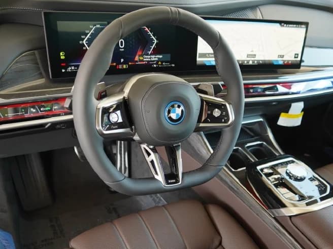 BMW 7 Series 750e xDrive Plug-In Hybrid 2026 — side view