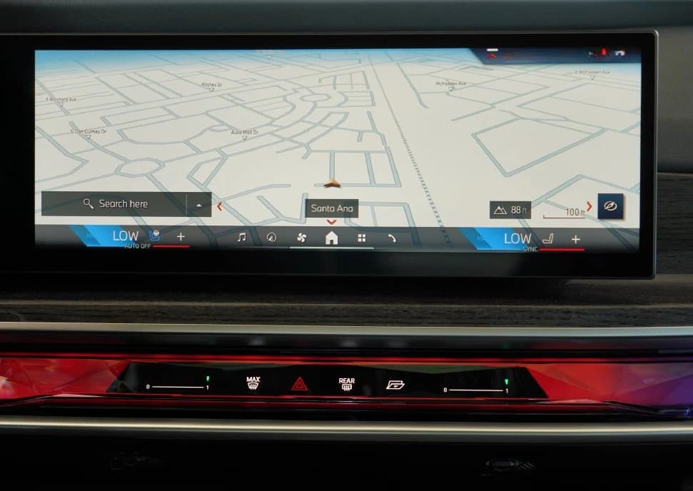 BMW 7 Series 750e xDrive Plug-In Hybrid 2026 — side view