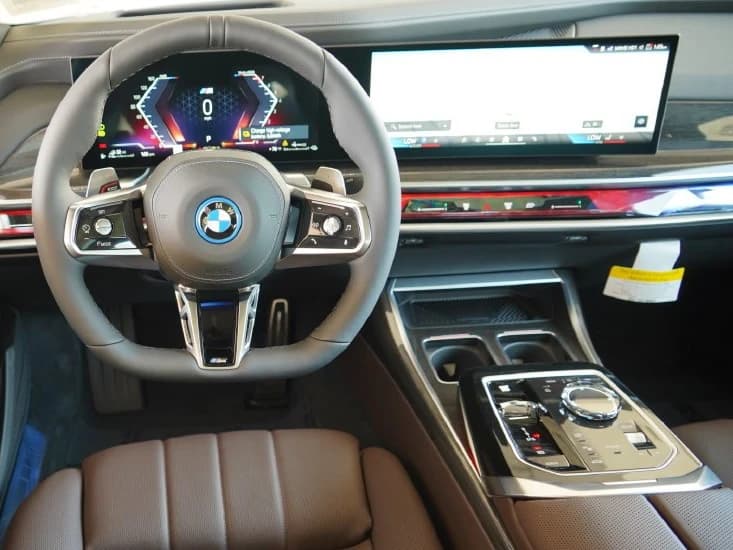 BMW 7 Series 750e xDrive Plug-In Hybrid 2026 — side view
