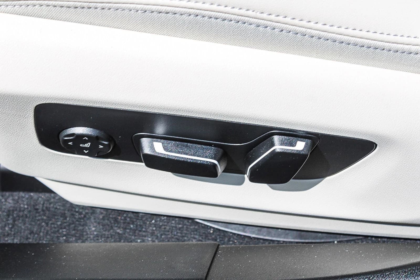 BMW 5 Series 530i Sedan 2026 — side view