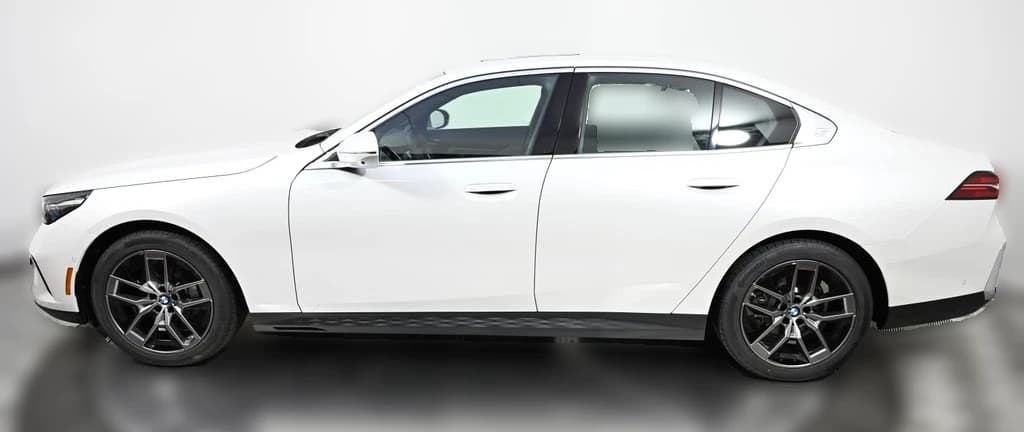 BMW 5 Series 530i xDrive Sedan 2026 — side view