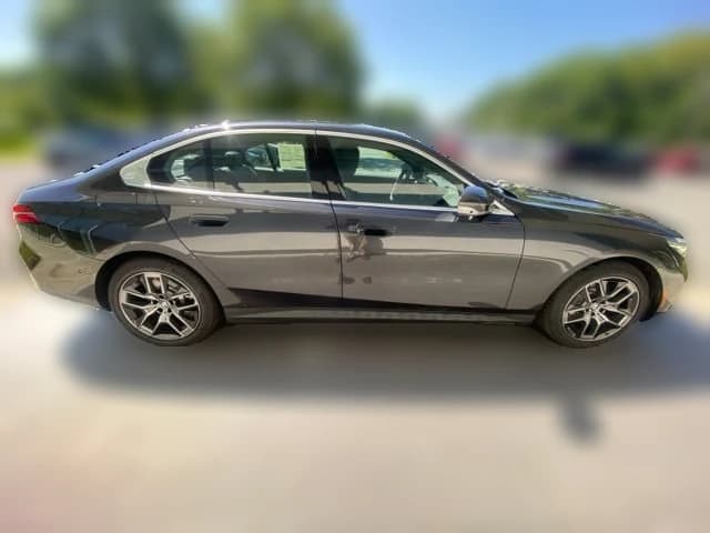 BMW 5 Series 530i xDrive Sedan 2027 — side view