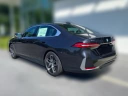 BMW 5 Series 530i xDrive Sedan 2027 — side view