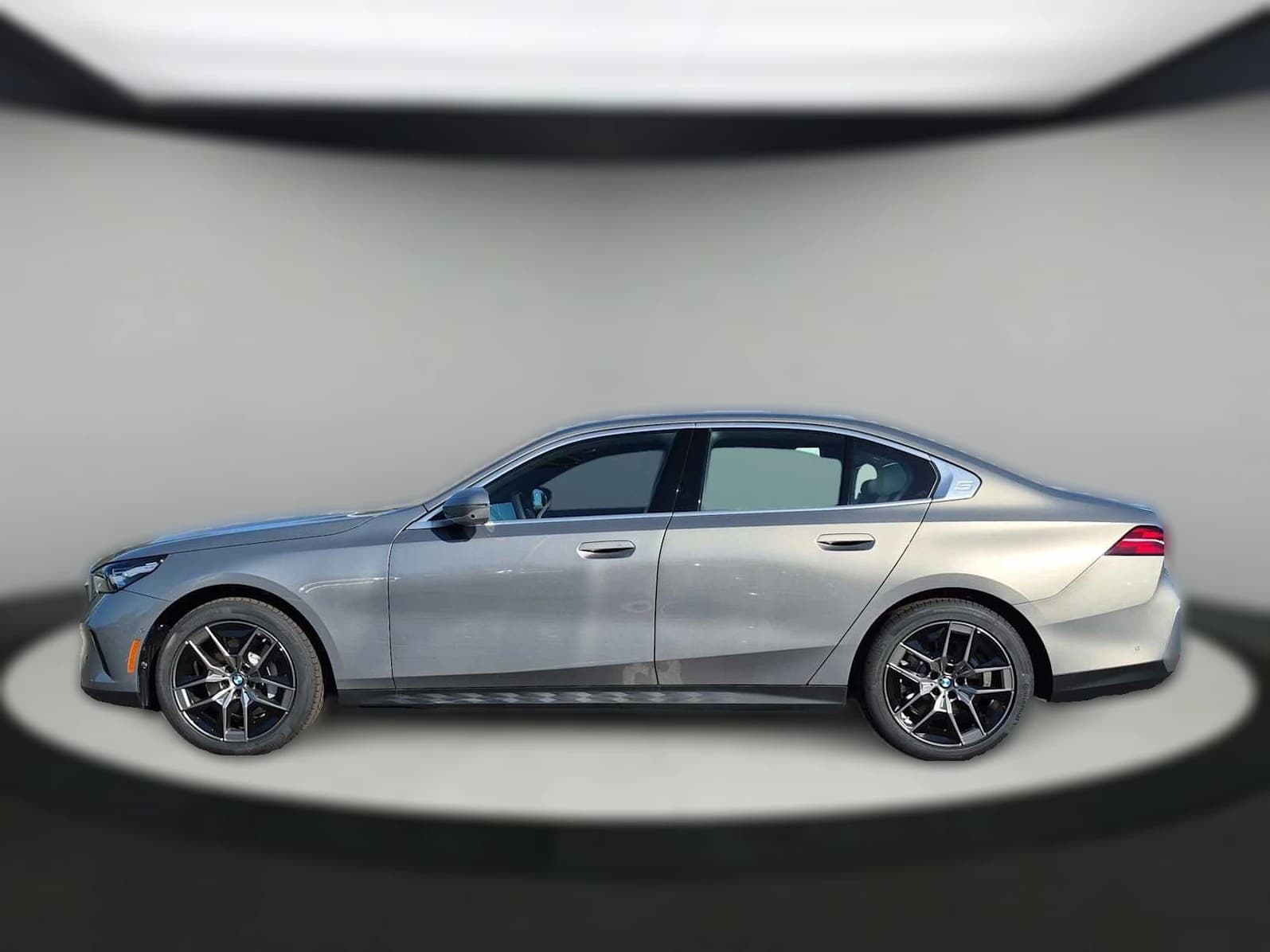 BMW 5 Series 530i xDrive Sedan 2027 — side view