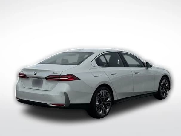 BMW 5 Series 530i xDrive Sedan 2026 — side view