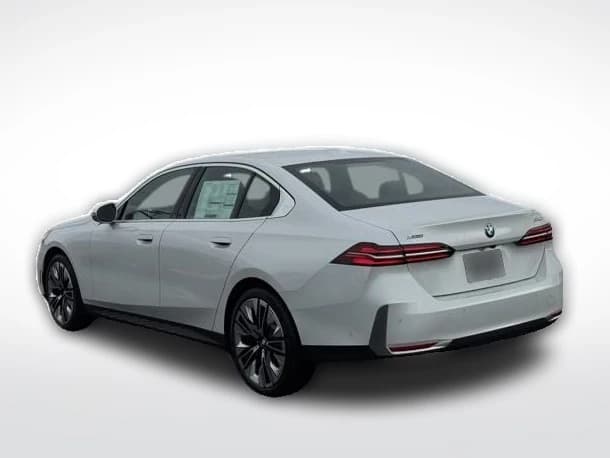 BMW 5 Series 530i xDrive Sedan 2026 — side view