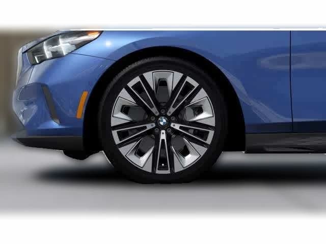 BMW 5 Series 530i xDrive Sedan 2026 — side view
