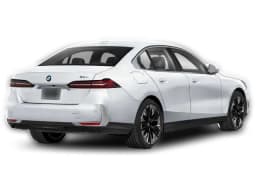 BMW 5 Series 530i xDrive Sedan 2026 — side view