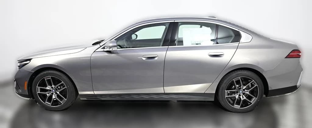 BMW 5 Series 530i xDrive Sedan 2026 — side view
