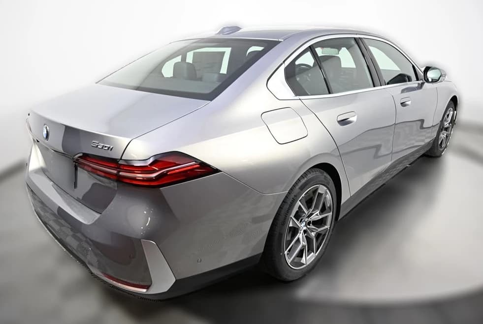BMW 5 Series 530i xDrive Sedan 2026 — side view