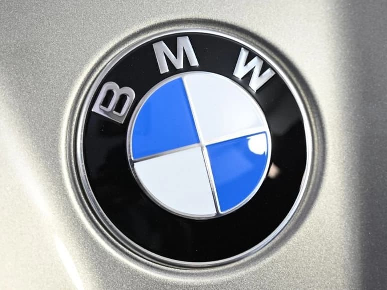 BMW 5 Series 530i xDrive Sedan 2026 — side view