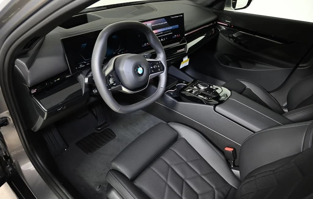 BMW 5 Series 530i xDrive Sedan 2026 — side view