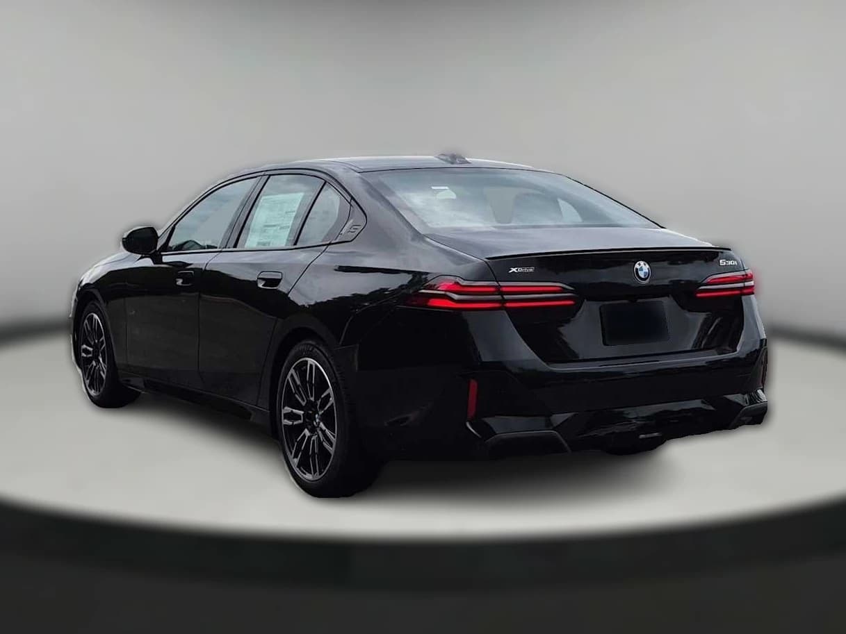BMW 5 Series 530i xDrive Sedan 2027 — side view