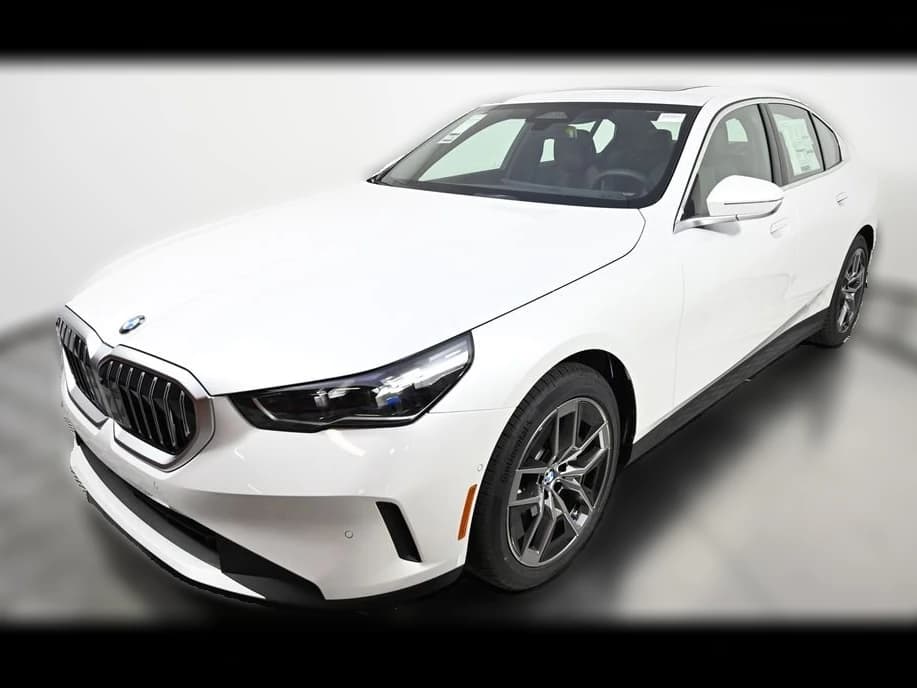 BMW 5 Series 530i xDrive Sedan 2026 — side view