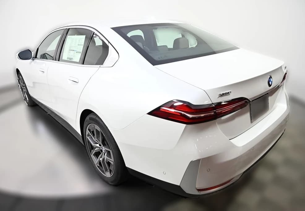 BMW 5 Series 530i xDrive Sedan 2026 — side view