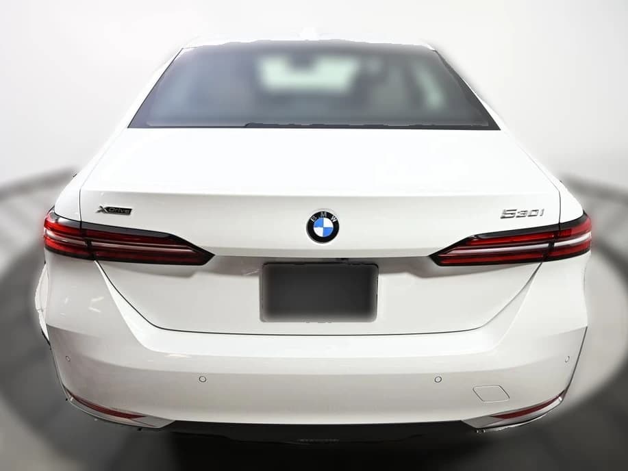 BMW 5 Series 530i xDrive Sedan 2026 — side view