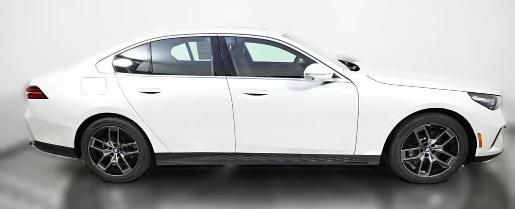 BMW 5 Series 530i xDrive Sedan 2026 — side view