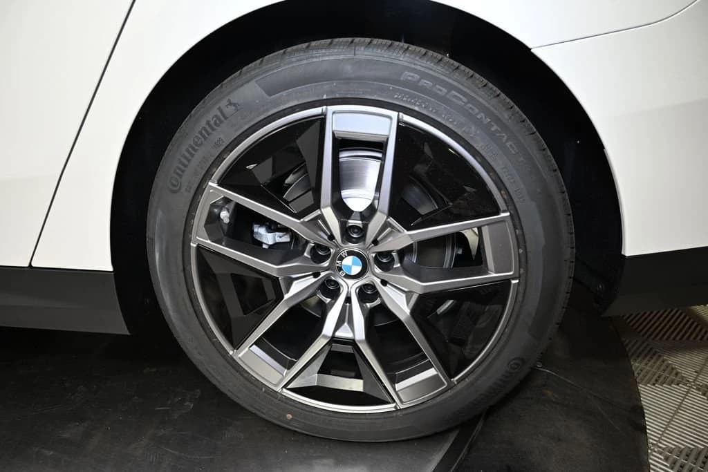 BMW 5 Series 530i xDrive Sedan 2026 — side view