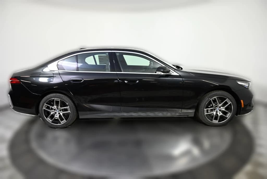 BMW 5 Series 530i xDrive Sedan 2027 — side view