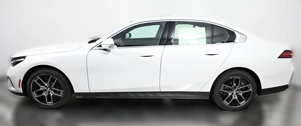 BMW 5 Series 530i xDrive Sedan 2026 — side view