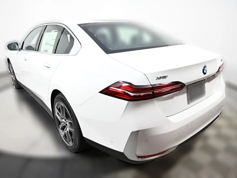 BMW 5 Series 530i xDrive Sedan 2026 — side view