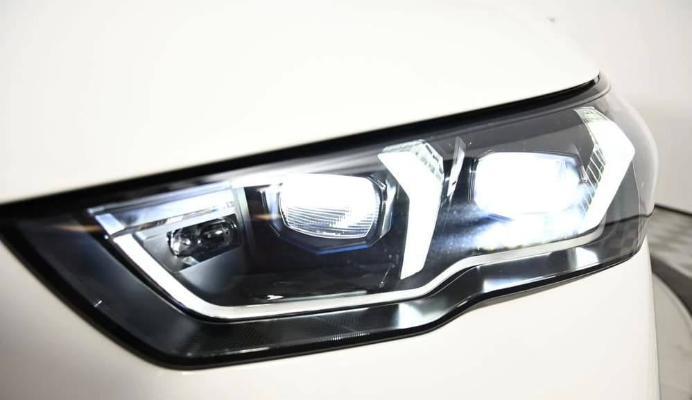 BMW 5 Series 530i xDrive Sedan 2026 — side view