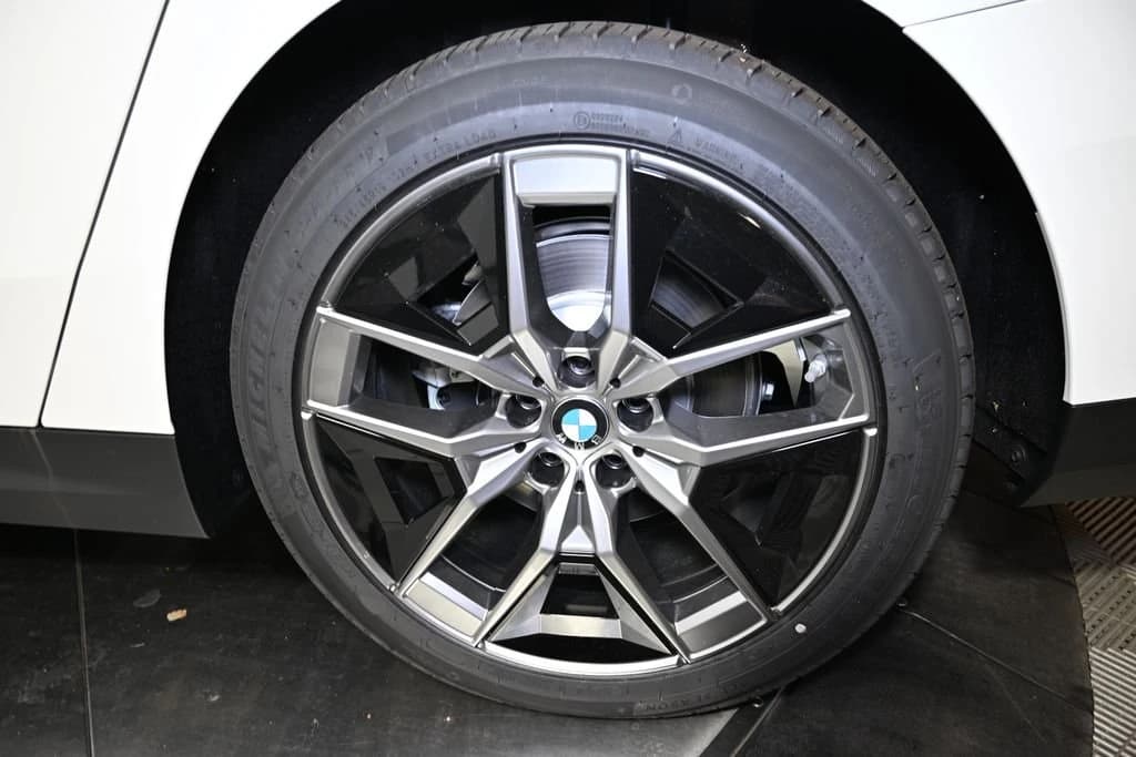 BMW 5 Series 530i xDrive Sedan 2026 — side view